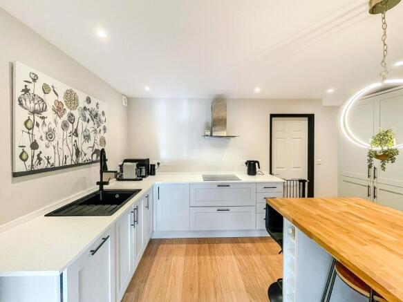 3 bed Semi-Detached for sale Image 7