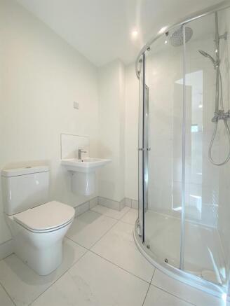 2 bed Flat for sale Image 5