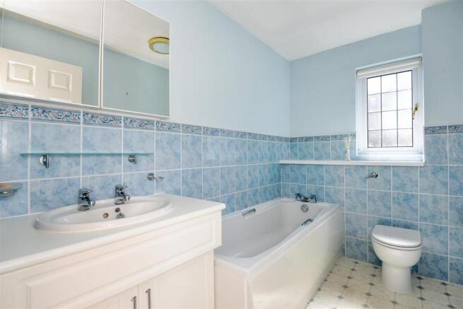 FAMILY BATHROOM