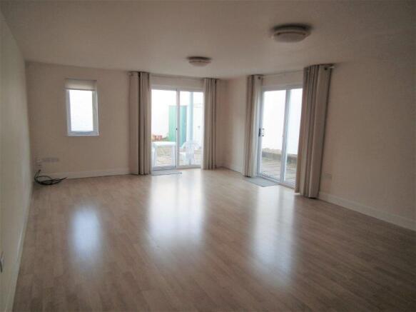 Living Room (002).jp