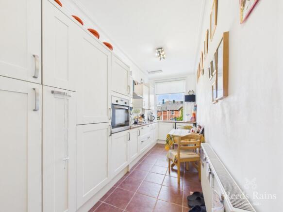 3 bed Apartment for sale Image 8
