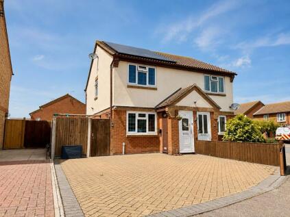Beautiful Two Bedroom Home In A Quiet Position In The Village Of Upchurch - Drakes Close