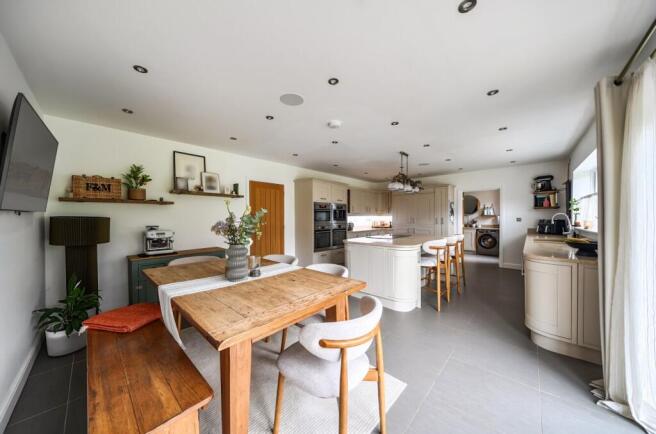 1397387-13-697272...