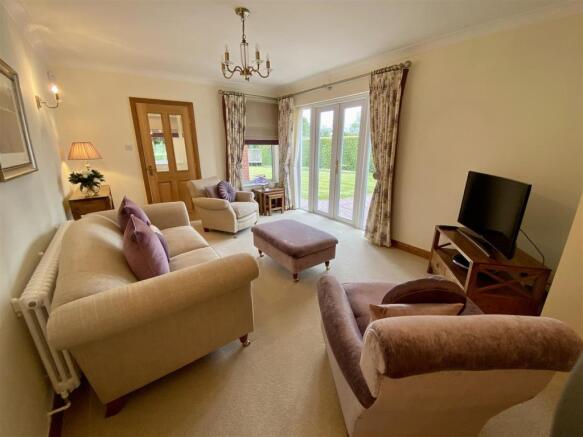 Lounge / Dining Room