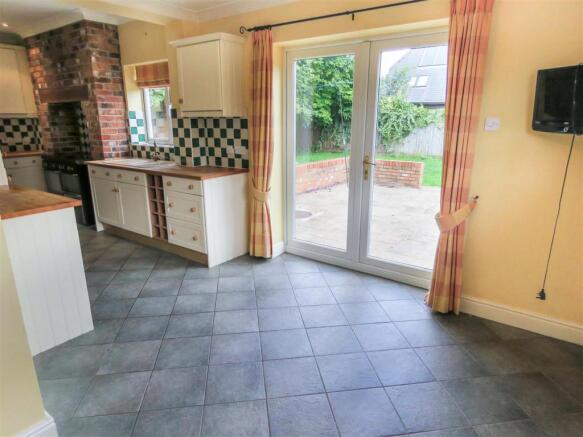 Kitchen Breakfast Room.JPG