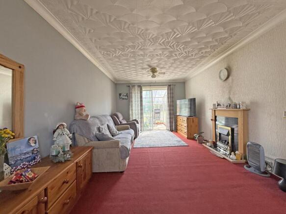Thames Gardens 5 - Lounge Front.jpg
