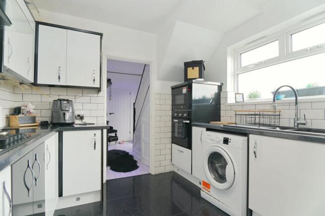3 bed Semi-Detached for sale Image 6