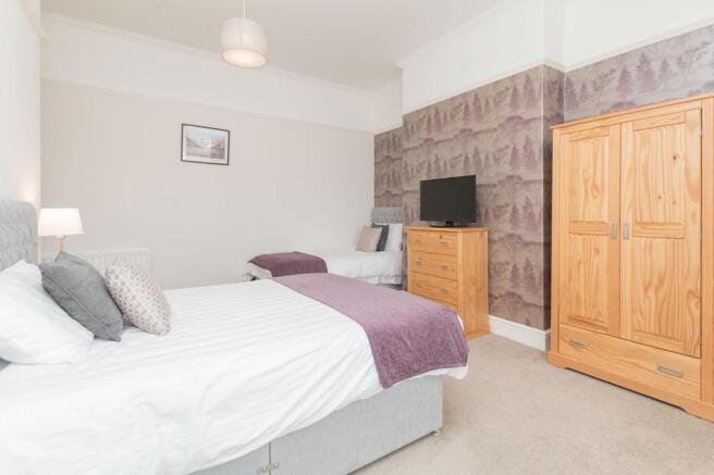 BEDROOM 2
