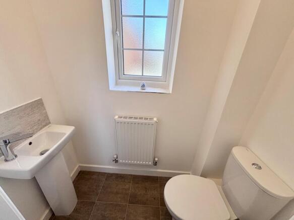 3 bed Detached to rent Image 6