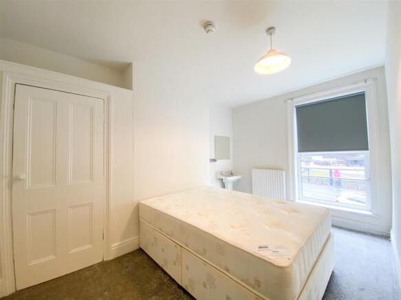 5 bed Terraced for sale Image 4