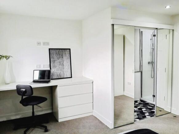 4 bed Semi-Detached to rent Image 12