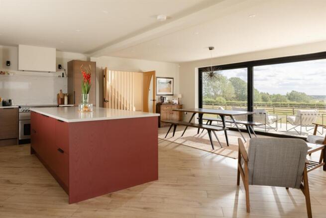 4 bed Detached for sale Image 4