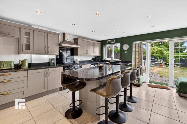 OPEN PLAN KITCHEN/DINER/FAMILY ROOM