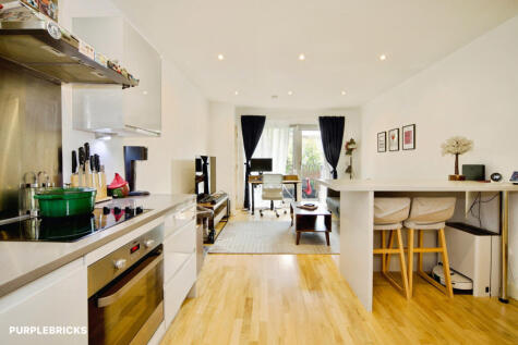39 Tyas Road, London, E16