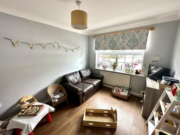 DINING ROOM/BEDROOM 4
