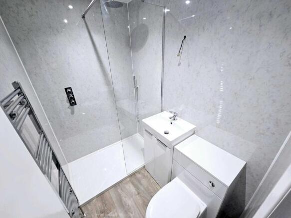 3 bed Flat for sale Image 9