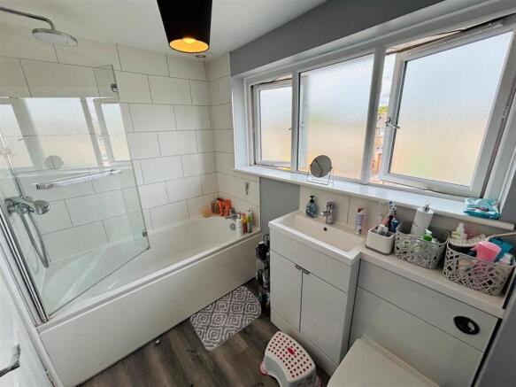 15hampbath.jpg