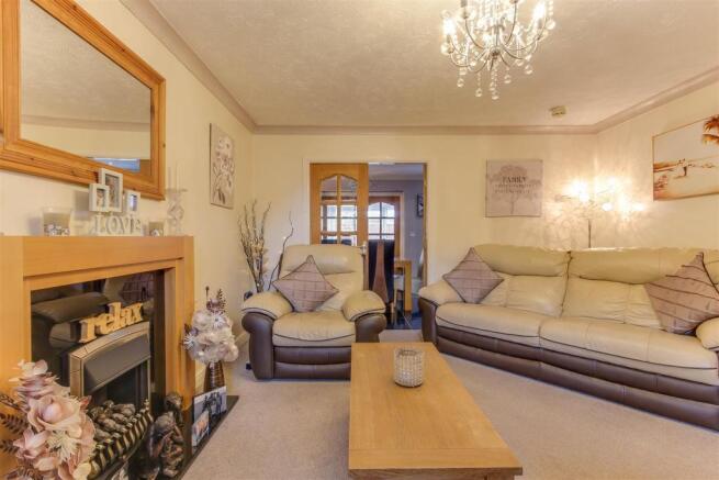 23 Whitland Way-10.jpg