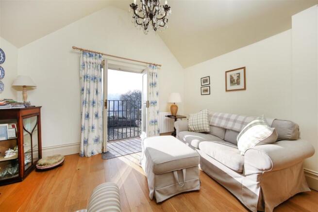 Living Room2.jpg