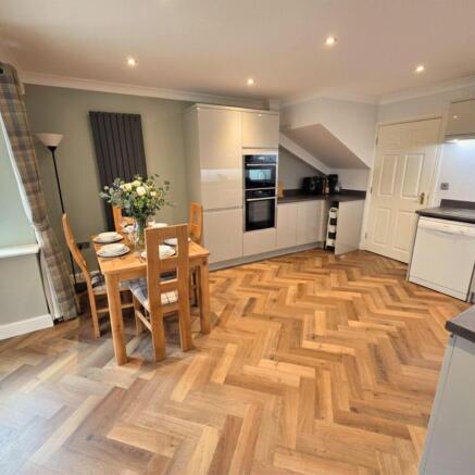 Kitchen 1 .jpeg
