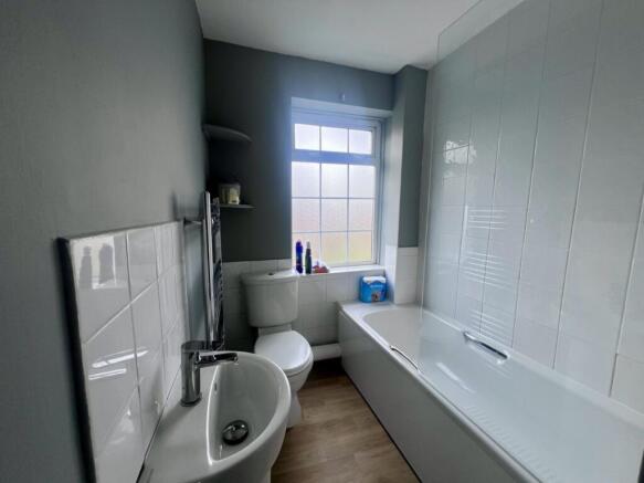 3 bed House to rent Image 7