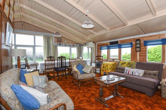 sitting/dining room