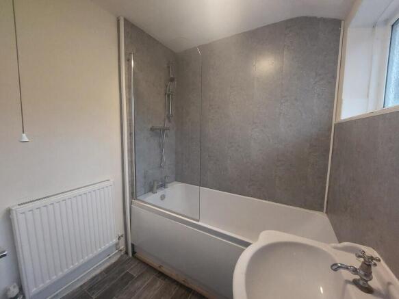 2 bed Apartment to rent Image 3