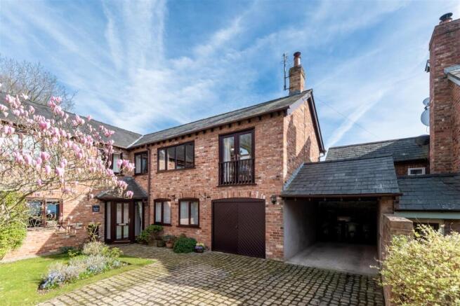 1 Fernlea Mews 2-002.JPG