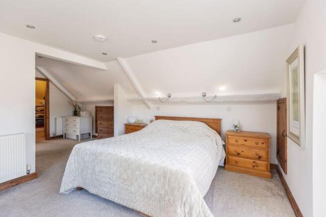 6 bed Detached for sale Image 12
