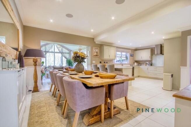 KITCHEN / BREAKFAST ROOM / DINING ROOM