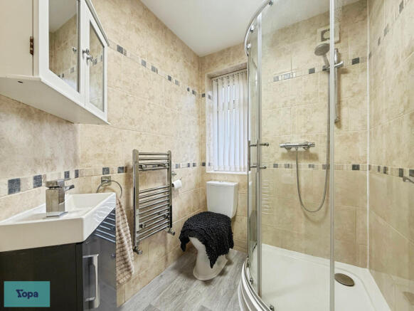 6 bed Detached for sale Image 12