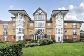 22, Riverside Gardens, Finchley, London N3 3GR