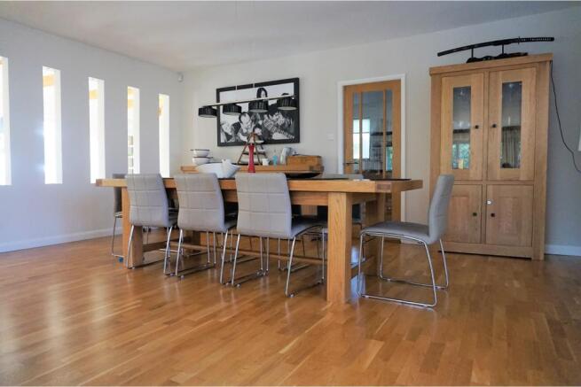 Lounge/Dining Room