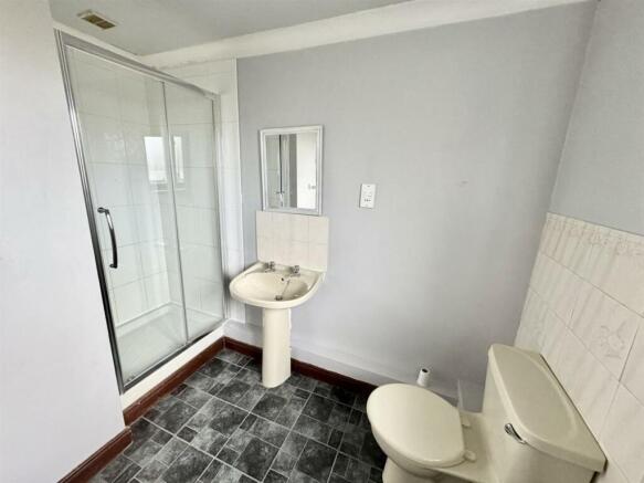 Bathroom..jpg