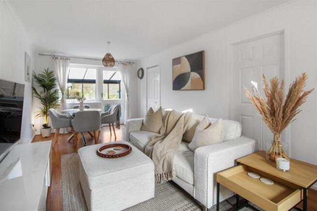 IMG_3522 Living 2.jpg