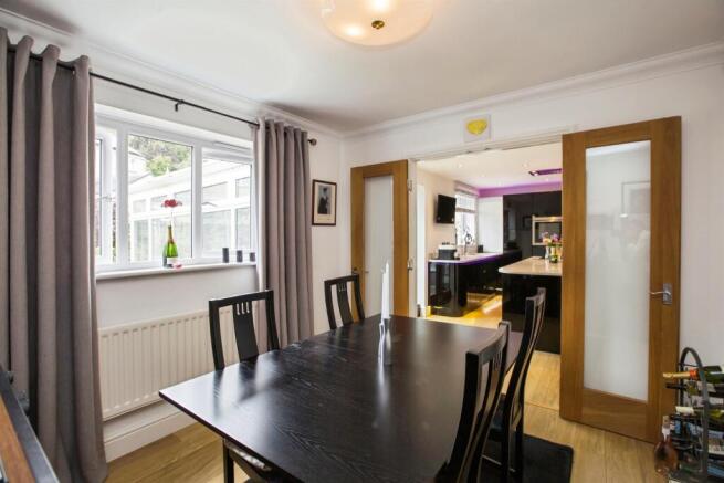 4 bed Detached for sale Image 10