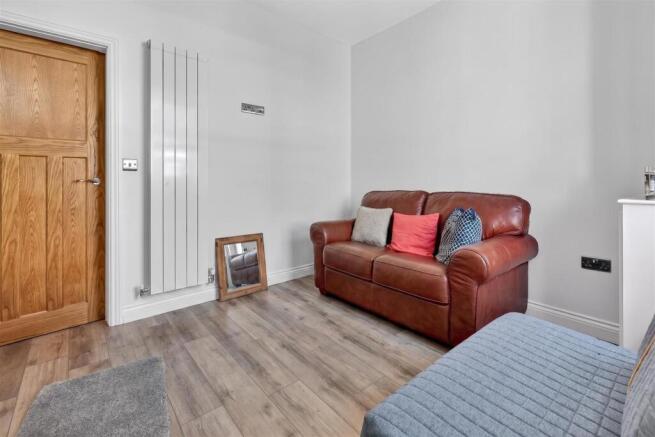 3 bed Terraced for sale Image 9
