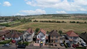 34, Brackendale Avenue, Basildon SS13 3BD