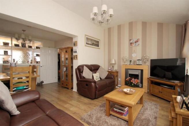 lounge/dining room