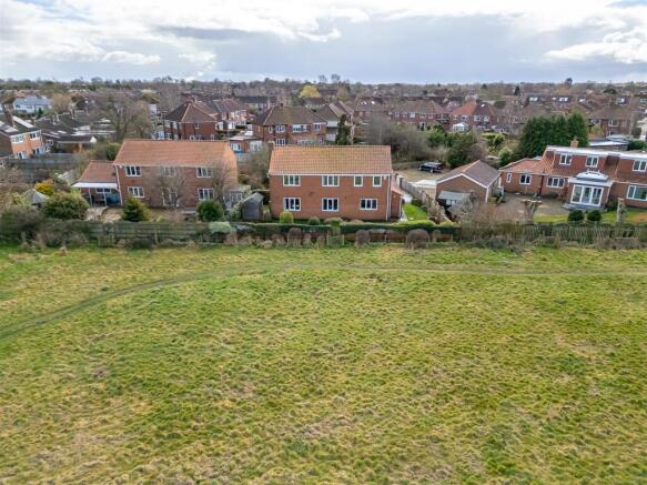 4 bed Detached for sale Image 8