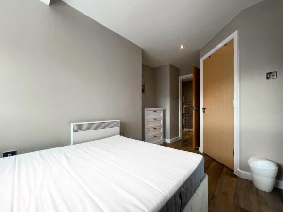 2 bed Flat to rent Image 5