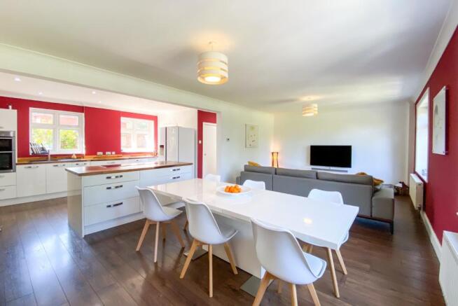 Open Plan Kitchen/Di