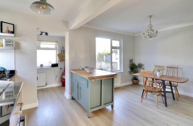 Open plan kitchen dinging room