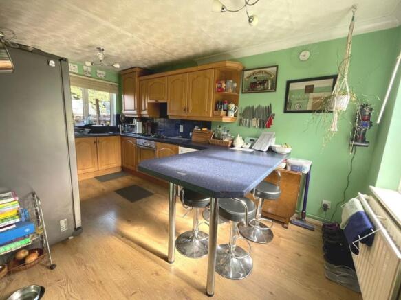 KITCHEN/DINING ROOM