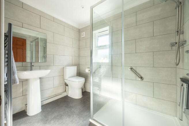 5 bed Detached for sale Image 12