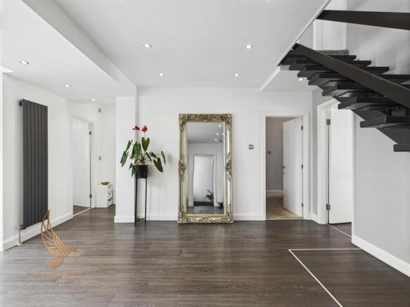 5 bed Detached for sale Image 7