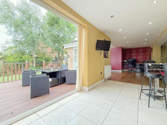 5 bed Detached for sale Image 7