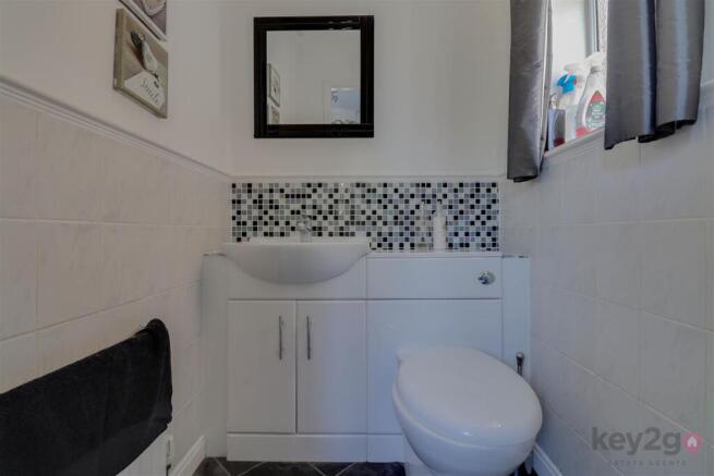 4 bed Detached for sale Image 11