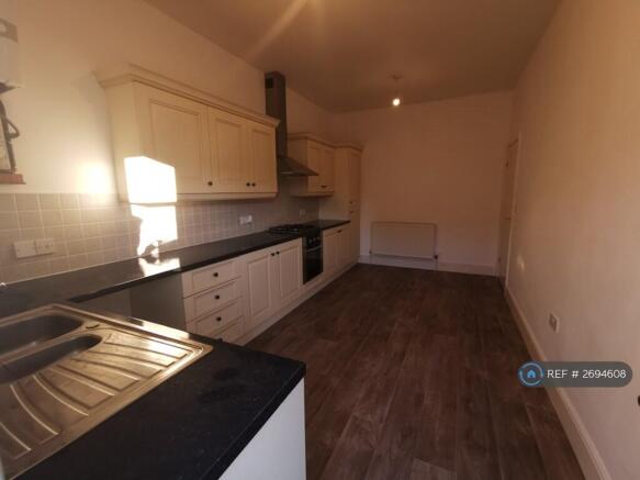 Kitchen Diner Picture 1