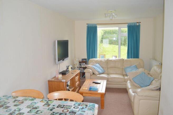 Living Room/Di...